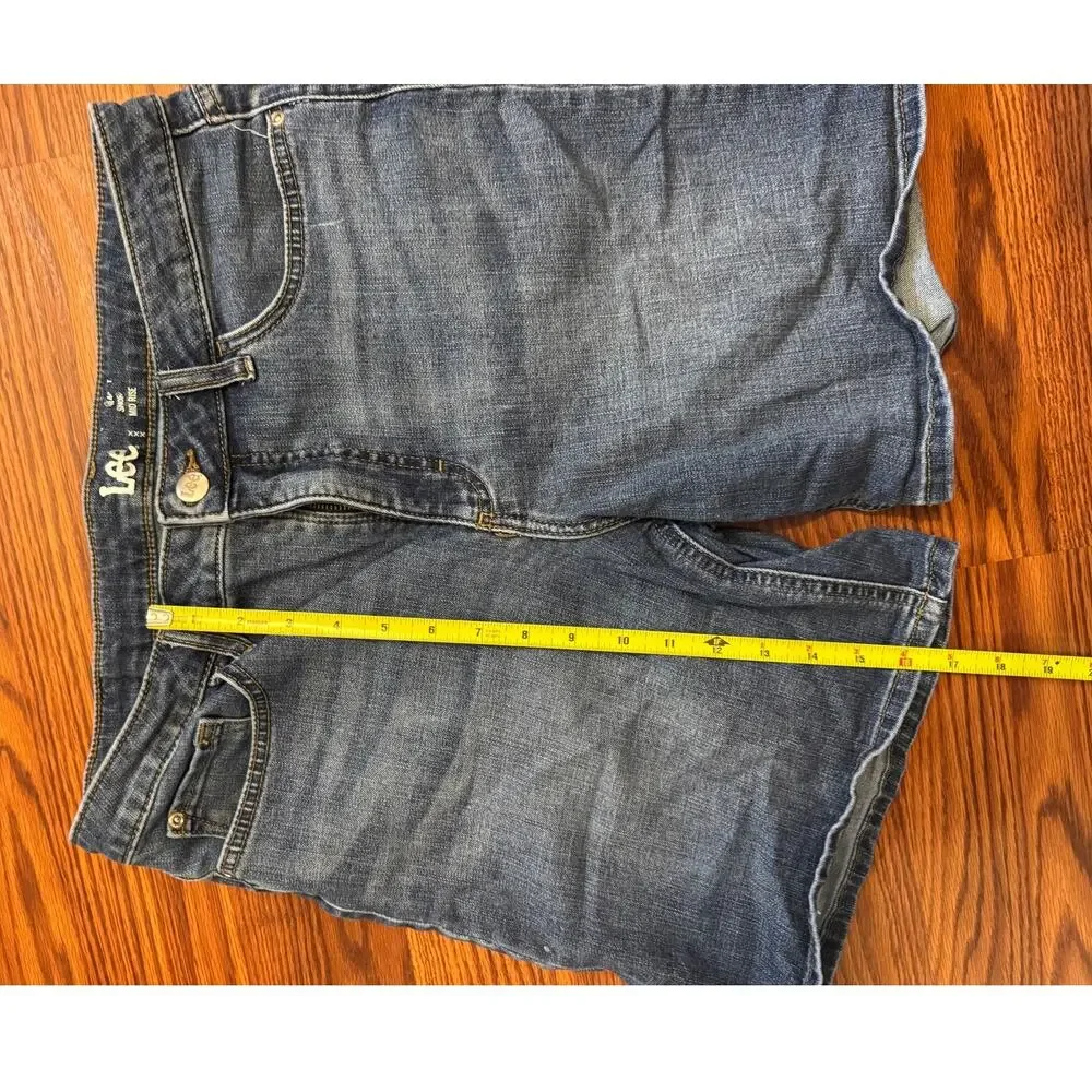 Lee Women’s Regular Fit Mid Rise Denim Shorts Blue Jean Shorts Classic 5 Pocket